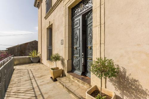 Maison Dix Chambres d'hôtes Néffiès france