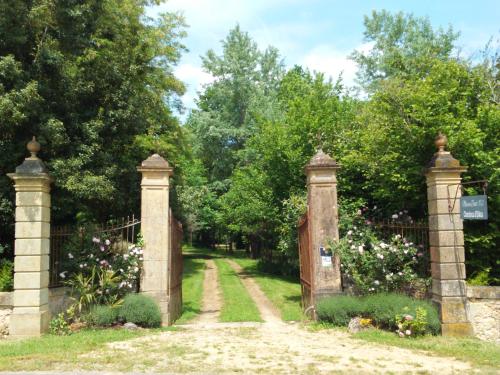 B&B / Chambre d'hôtes Maison Doat 1823 24 route des platane Perchède