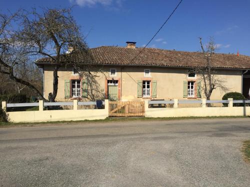 Maisons de vacances Maison Dufraing - Anan Village de devant la Save Anan