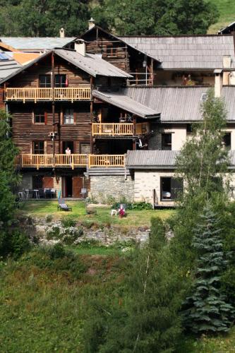 Maisons de vacances Maison Emme lieu-dit la rua Molines-en-Queyras