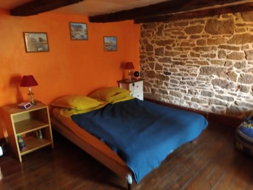 maison en granit bleue Lanhélin france