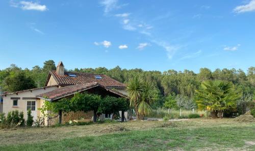 Maison en pierre à la campagne en Périgord Dordogne Saint-Germain-du-Salembre france