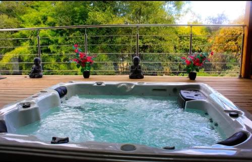 Maison de vacances Maison en pierres 120m2, avec jacuzzi, ouvert toute l année 47 impasse de  La Jugie Saint-Germain-les-Vergnes