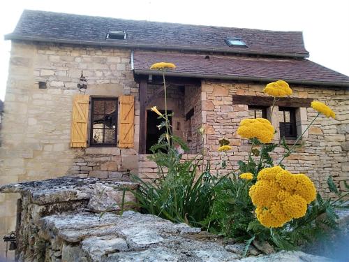 Maison en pierres au coeur du village médiéval de Villeneuve Villeneuve d\'Aveyron france