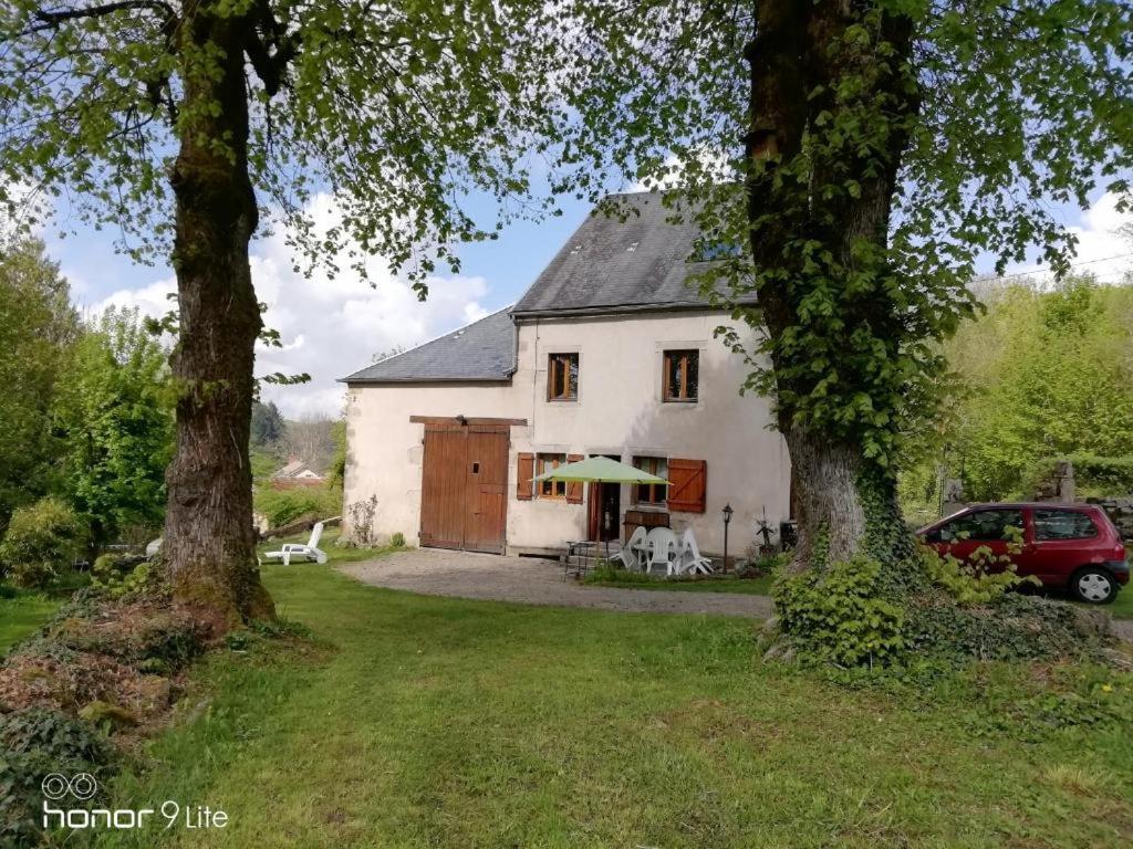 Maison de vacances maison entiere le Lavoir Les Petites Fourches, 58230 Saint-Brisson