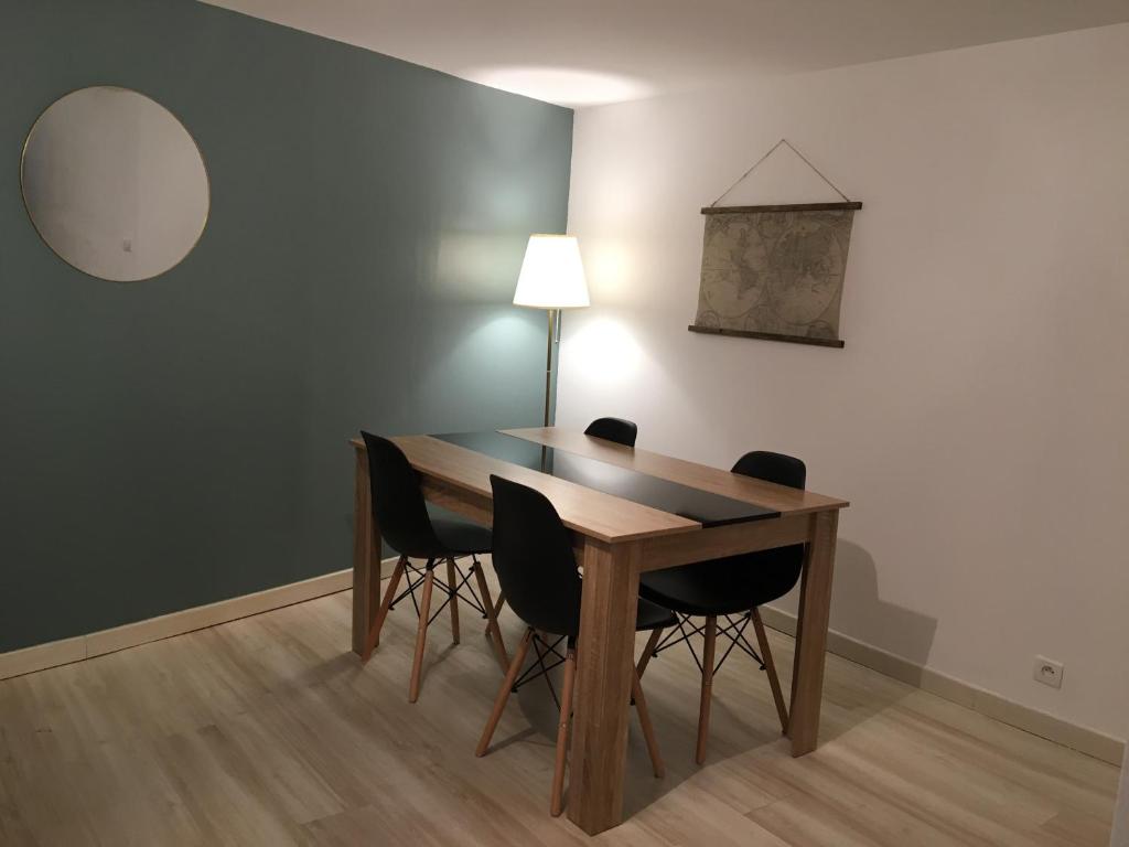 Appartement Maison entre mer et montagne, à deux pas du Canal du Midi 13 Rue Gambetta, 34310 Capestang