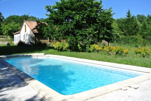 Maison familiale avec piscine Thédirac france