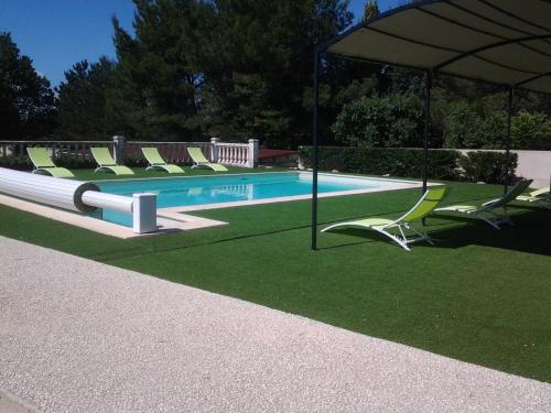 Maison familiale avec piscine privée au coeur du Luberon, en campagne du village de Cabrières d'Avignon proche de Gordes, 12 personnes, LS2-303 FENIERO Cabrières-dʼAvignon france