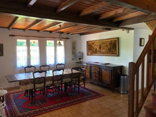 Maison de vacances Maison/Gîte familial dans le Jura à 200m du lac avec piscine privée 2 Rue des Vernois Marigny