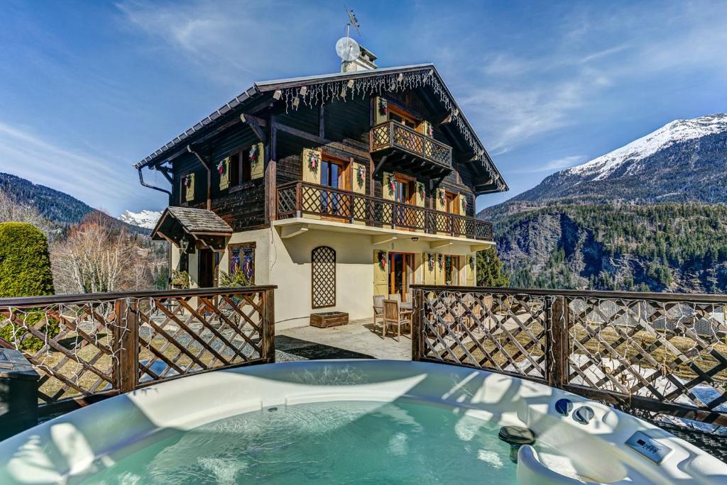 Chalet Maison Jaune - Alpes Travel - Les Houches - Sleeps 10 151 Chemin de la Bergerie, 74310 Les Houches