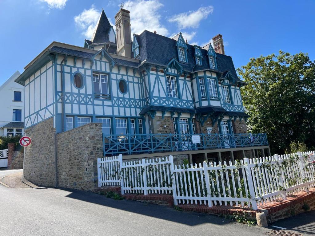 Villa Maison Ker Hélios 6 Rue Charles de Gannes, 22370 Pléneuf-Val-André