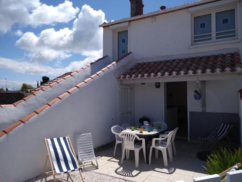 Maison La Guérinière, 4 pièces, 6 personnes - FR-1-224B-42 La Guérinière france