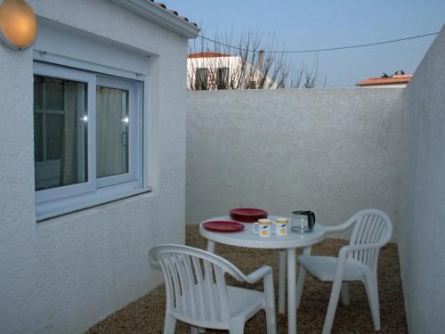 Maison de vacances Maison La Tranche-sur-Mer, 2 pièces, 2 personnes - FR-1-22-221 64 Rue Victor Hugo -  - La Tranche-sur-Mer