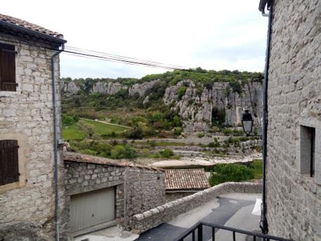 maison pierre et voûte au cœur du village Balazuc france