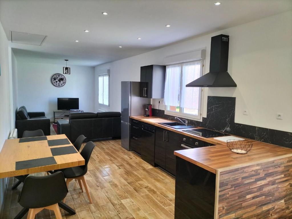 Maison de vacances Maison plain pied 4 personnes parking gratuit 1 Rue de Seclin, 59175 Vendeville