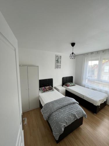 Maison de vacances Maison pour 13 personnes Proche de Paris CDG Salon Villepinte 40 Rue Louise Michel Goussainville