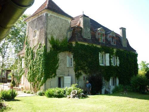 B&B / Chambre d'hôtes Maison Redon chambres d'hôtes Roucayral La Combe Tour-de-Faure