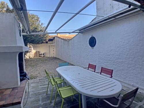 Maison de vacances Maison Saintes-Maries-de-la-Mer, 4 pièces, 10 personnes - FR-1-475-35 7 Impasse De La Sauvagine -  - Les Saintes-Maries-de-la-Mer