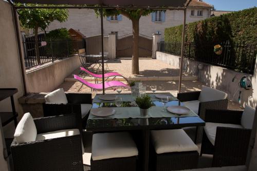 Maison tendance avec jardin, centre village, Alpilles, familles Eyragues france