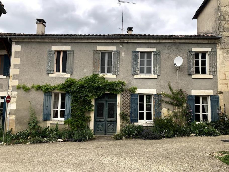 B&B / Chambre d'hôtes Maison Verdeau 3 rue des Fours, Le Bourg, 16210 Yviers