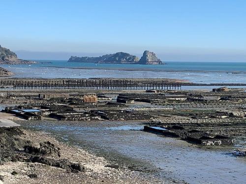 maison vue mer sur baie du mont saint michel Cancale france