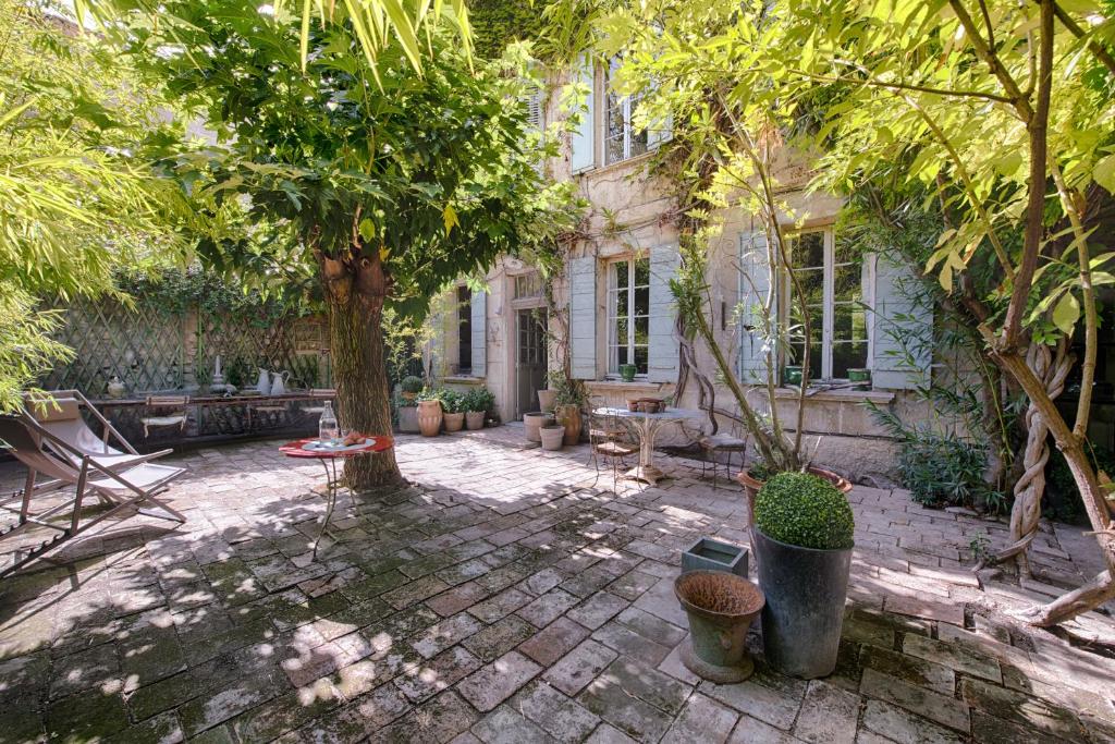 Maison de vacances Maison XIXe et Jardin en Intramuros 19 Rue de L'oriflamme, 84000 Avignon