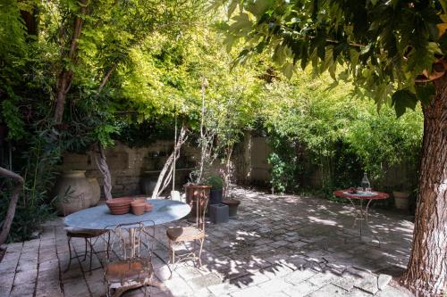 Maison XIXe et Jardin en Intramuros Avignon france