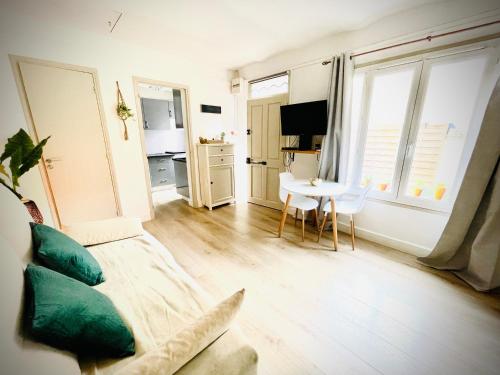 Appartement Maisonnette studio bas Suquet, 200m plages, 700m palais, au calme Cour interieur 70 Rue Georges Clemenceau Cannes