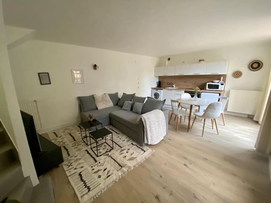 Appartement Maisonnette T2 moderne en duplex avec extérieur 5 Place de la Gare (a droite dans le chemin), 63400 Chamalières