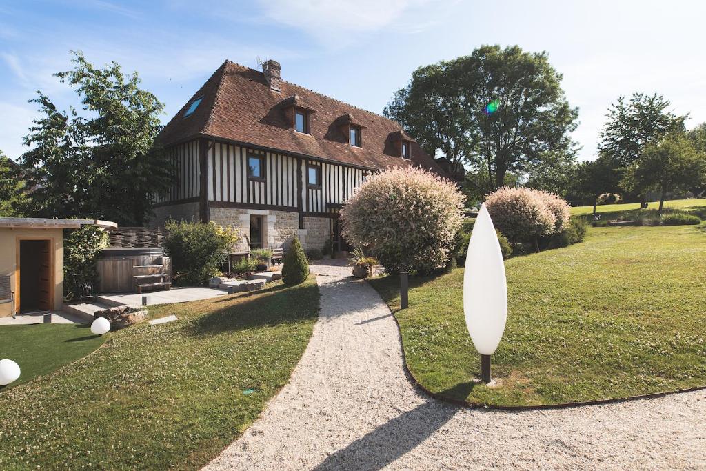 Maison d'hôtes Maisons d'hôtes - Domaine Le Coq Enchanté Rue des Artisans, 14340 Cambremer