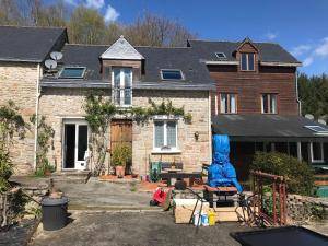 Maisons de vacances 4 Gite complex with private fishing lake Le Ponto 56300 Le Sourn Bretagne