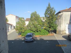 à 12 kms ANGOULEME,,,maison,,2ch,,, pour 6pers max,,internet,,calme,,parkingSSS gratuitSSS !