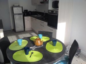 Au Bord Du Chenal