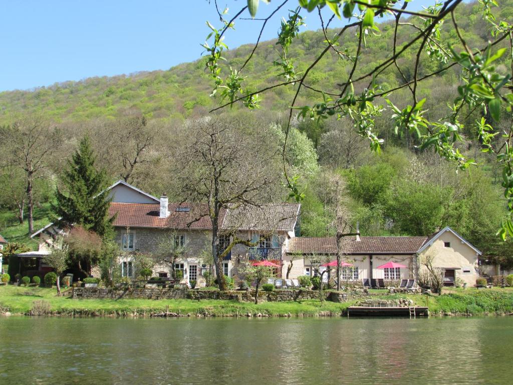 Maisons de vacances Auberge Chez Soi Ougney La Roche 29, Rue du Rechandet 25640 Ougney-Douvot