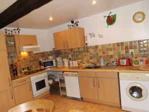 Beautiful 3-Bed Cottage in Passais-Villages