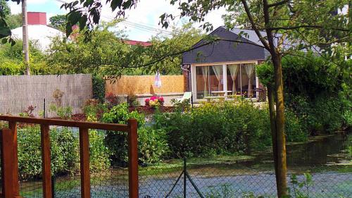 Cabanes flottantes et gîtes au fil de l'eau