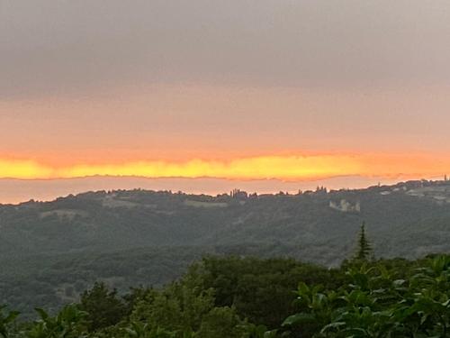 Cahors - Lot - Les Lumières du Causse - Domaine en pierres blanches avec vue sur les causses