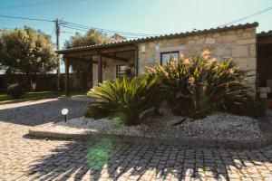 Maisons de vacances Casa Largo do Porto - Country House with Swimming Pool Rua Largo do Porto nº 174 4925-347 Cardielos Région Nord