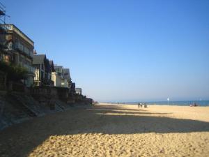 Maisons de vacances Centre de Vacances CPCV Normandie à 50 metres de la plage de Houlgate 4 passage évangélique 14510 Houlgate Normandie