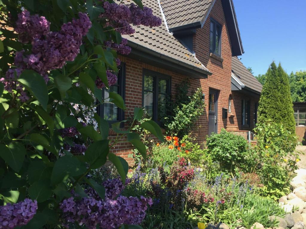 Charmantes Haus mit zwei Ferienwohnungen und großem Garten in Aventoft - Enjoy! 8 Brandkuhle, 25927 Aventoft