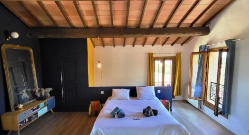 Charming house with view close to Aix en Provence