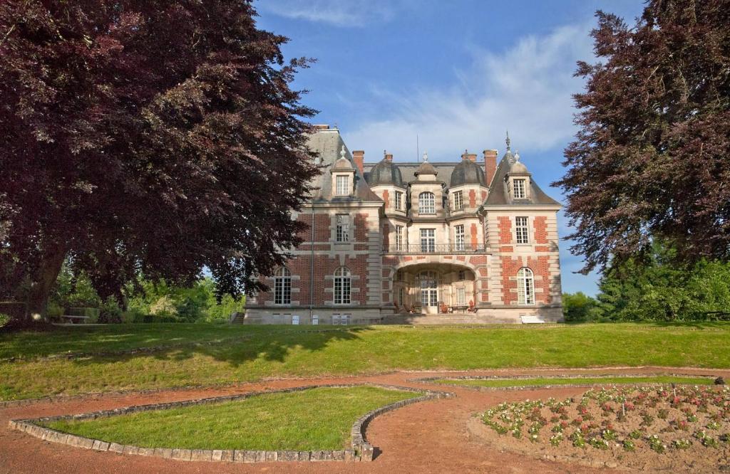 Chateau de Joyeux - Gites 200 avenue du Château, 01800 Joyeux