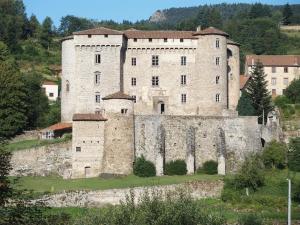 Maisons de vacances Château des Marcilly Talaru Le Bourg 42920 Chalmazel Rhône-Alpes