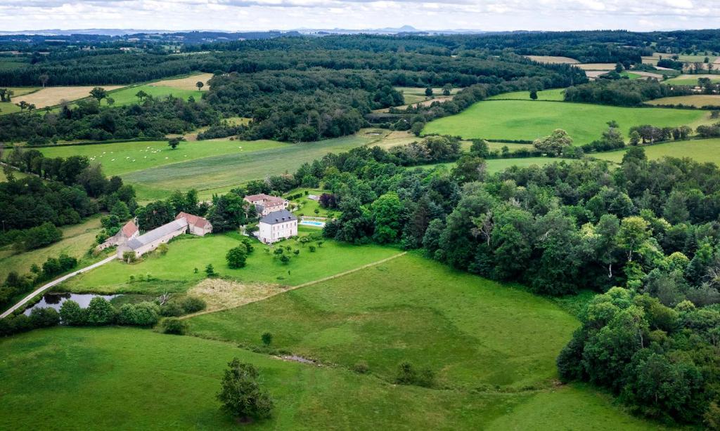 Maisons de vacances Château du Tirondet Le Tirondet 23110 Sannat