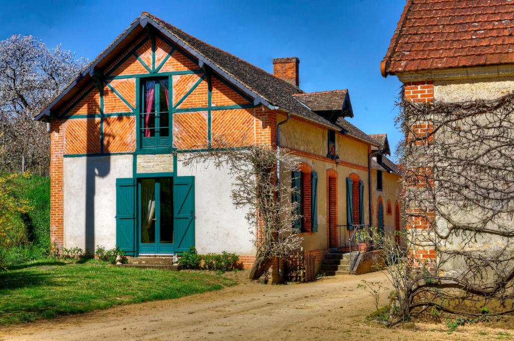 Maisons de vacances Cottages de Château de Vaux Château de Vaux Route de  Parence 72530 Yvré-lʼÉvêque