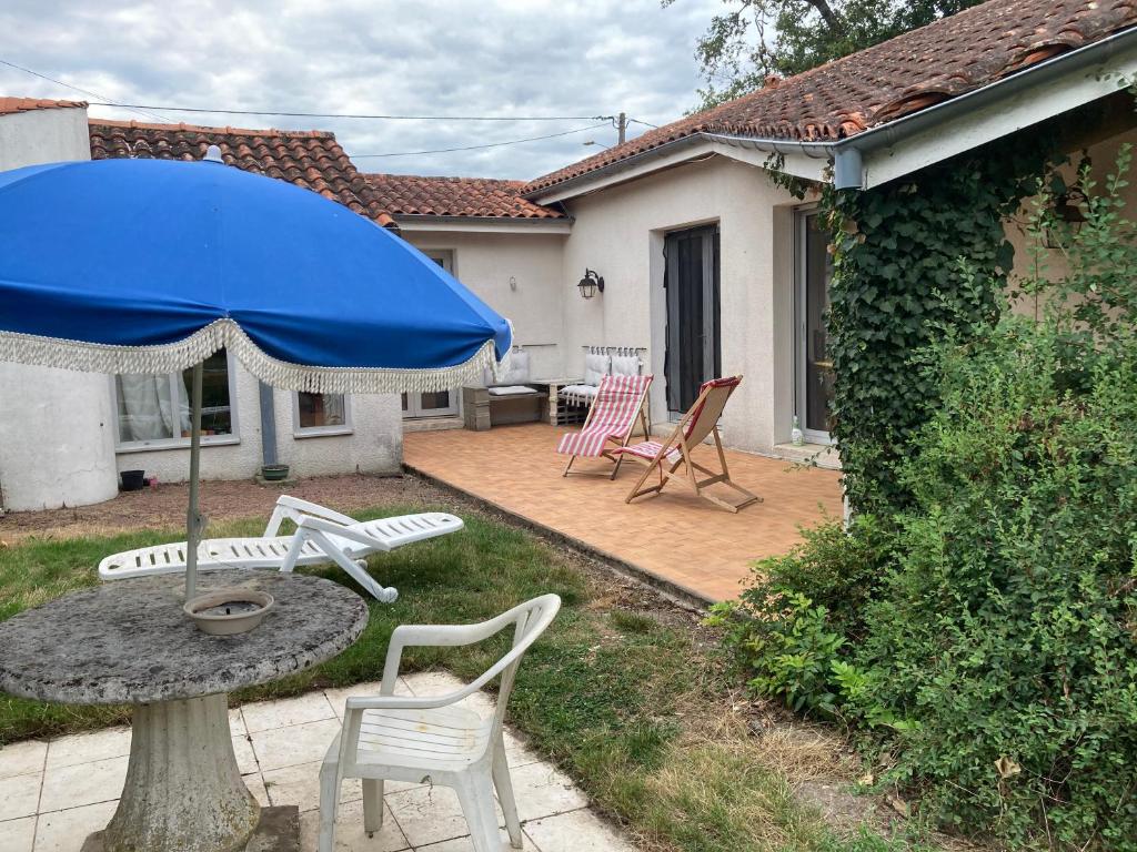 Maisons de vacances Country Homes Bungalow 37 Route des Patureaux 86500 Saulgé