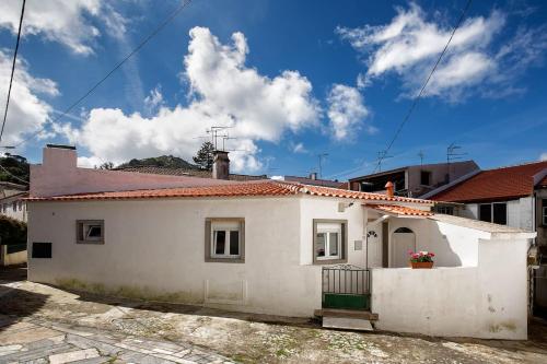 Dom Pipas Houses - Batista & Marcelino Lda
