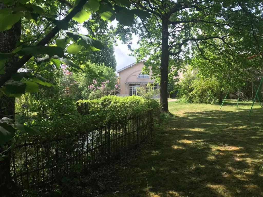 Maisons de vacances Domaine de la Serve 65, rue des Géants 69220 Lancié