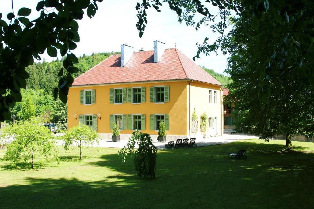 Maisons de vacances Domaine De Syam - Gîtes, Chambres d'hôtes & Cabanes 220 Rue du Rengourd 39300 Syam