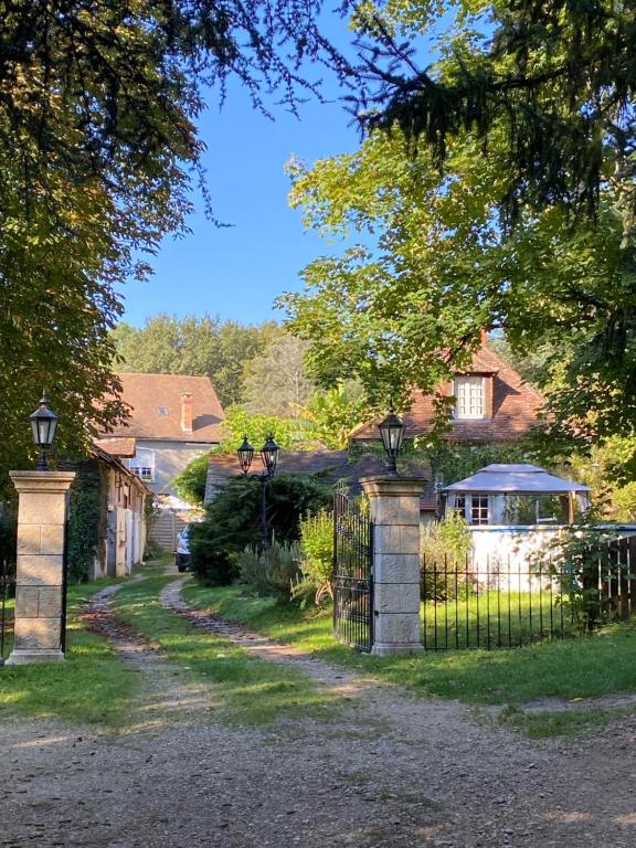 Maisons de vacances Domaine le Manoir, gîtes de charme et de caractère avec piscines privatisées et spa nordique Domaine le Manoir 24210 Fossemagne